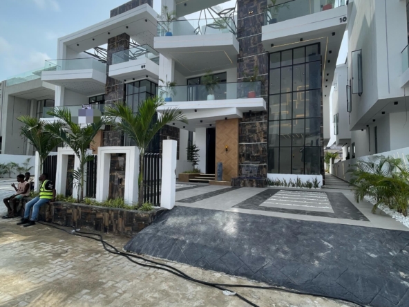 Luxury five bedroom detached duplex (chevrn5bdd03)