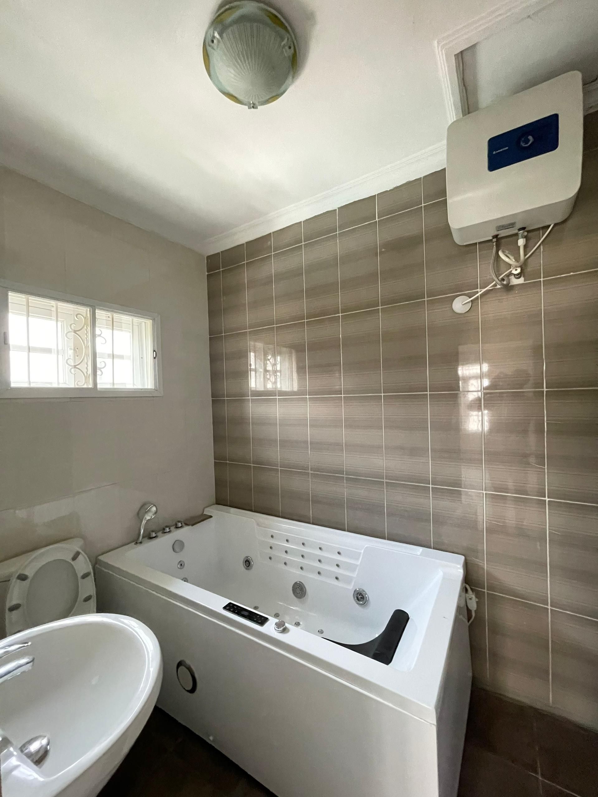 Newly built five bedroom detached duplex (CHEVRN5BDD01)