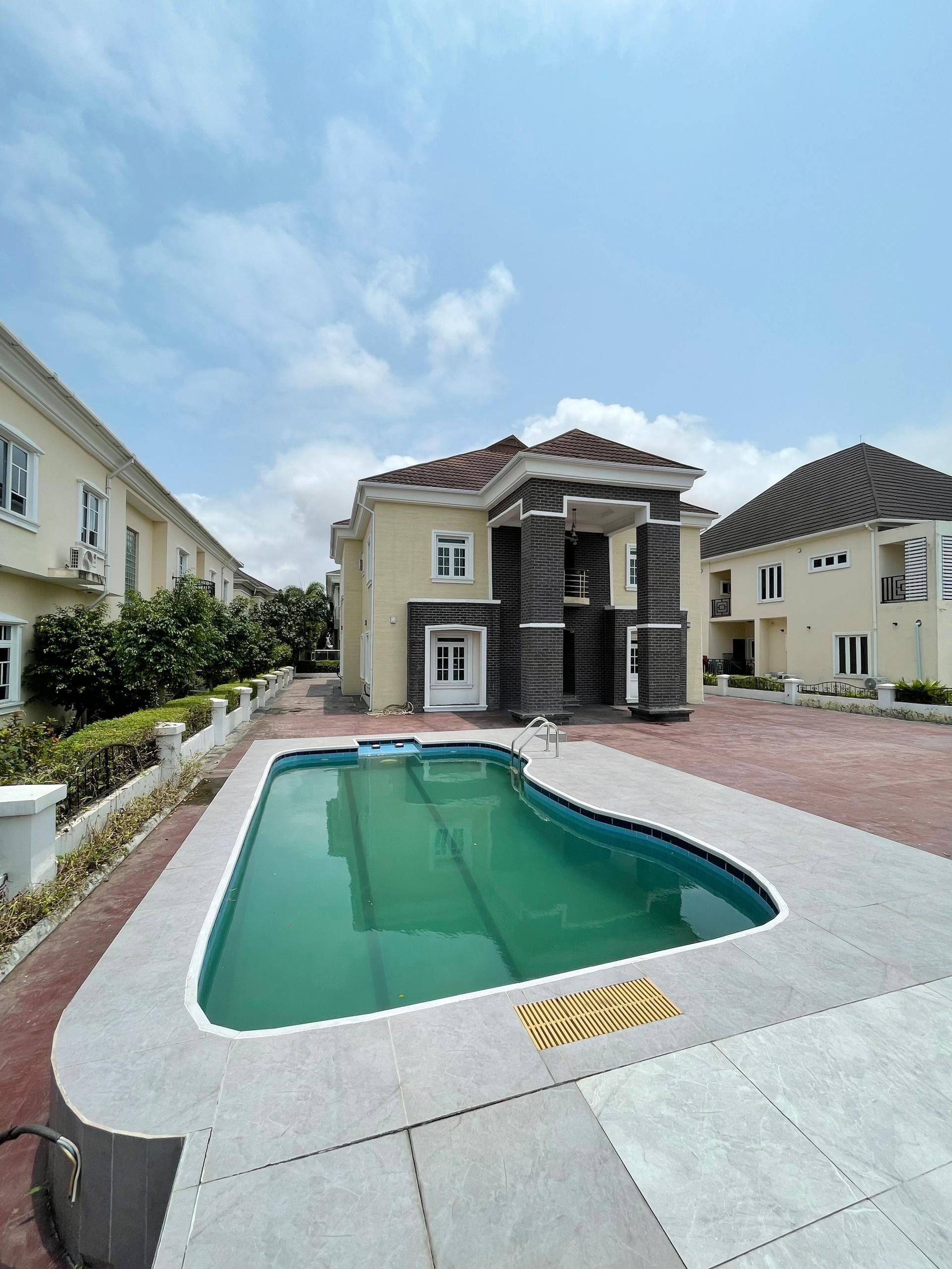 Newly built five bedroom detached duplex (CHEVRN5BDD01)