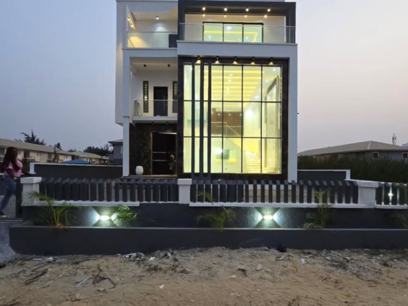 Magnificent five bedroom detached duplex (megamd5bdd023)
