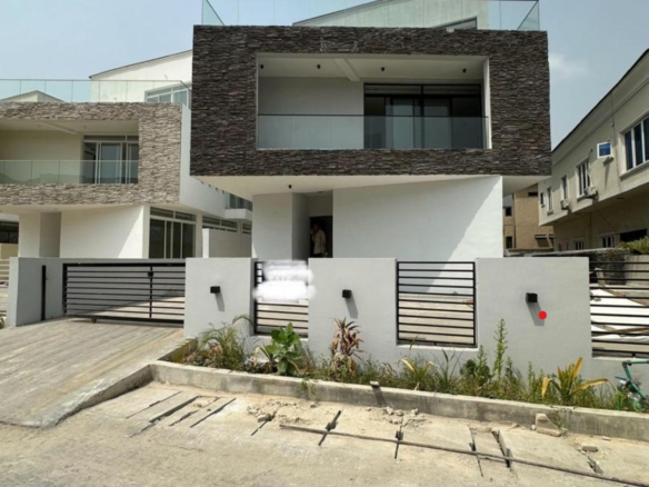 Spacious five bedroom detached duplex with penthouse (megamd5bdd025)