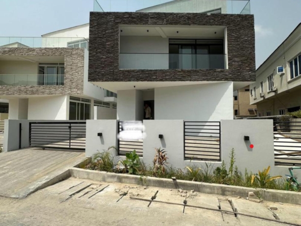 Spacious five bedroom detached duplex with penthouse (megamd5bdd025)
