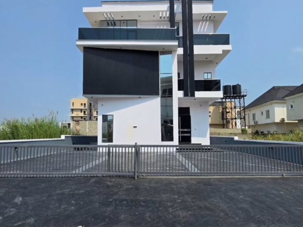 Awesome five bedroom detached duplex (megamd5bdd28)
