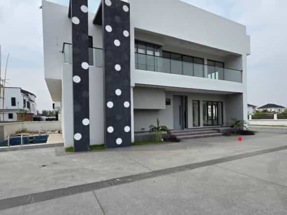 Minimalist-inspired five bedroom detached duplex (ajah5bdd05)
