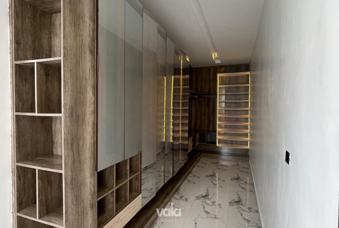 Elegant five bedroom detached duplex (osapa5bdd01)