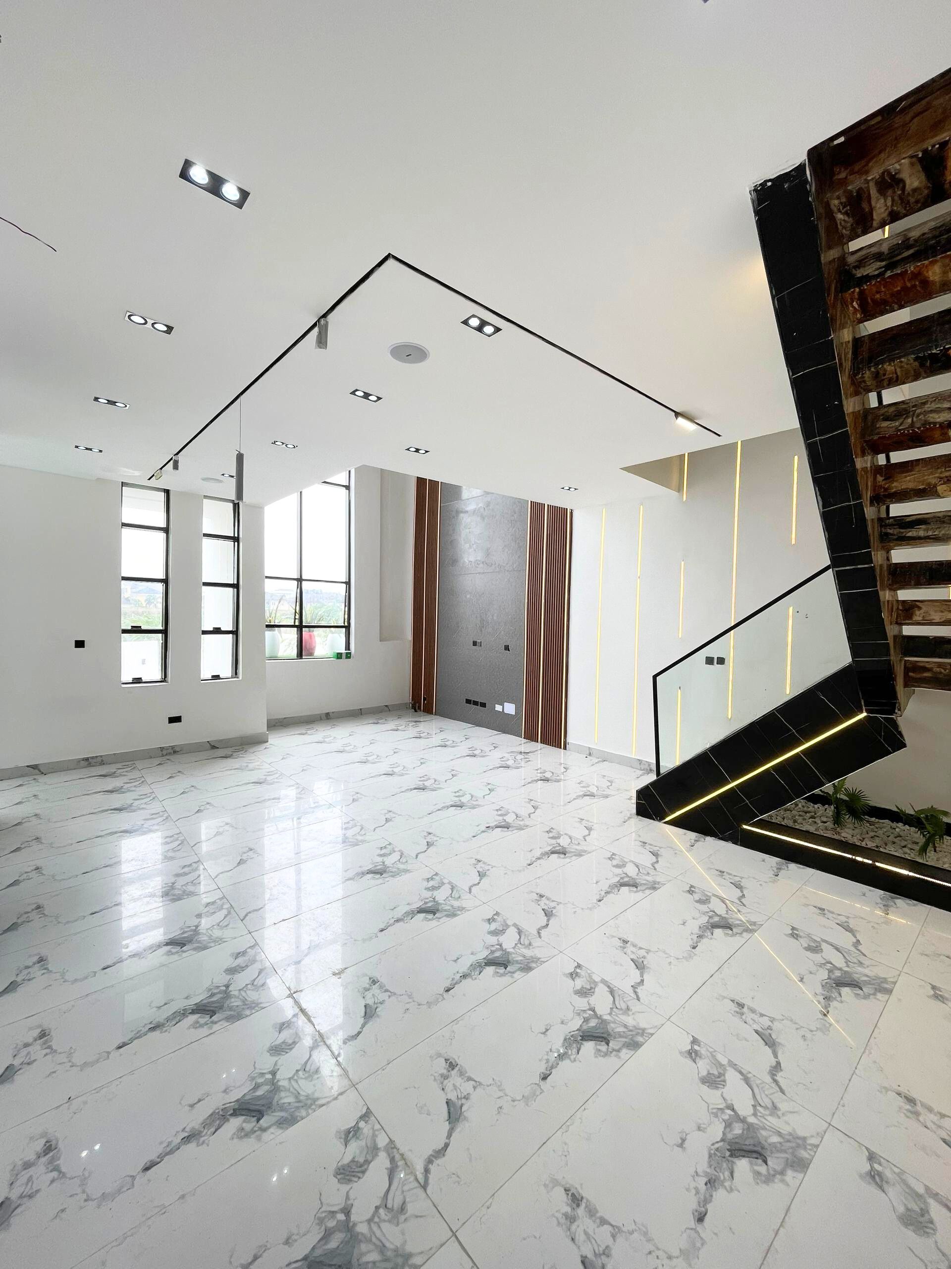 Elegant five bedroom detached duplex (osapa5bdd01)