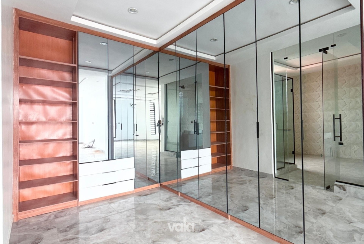 Gorgeous five bedroom detached duplex (osapa5bdd03)