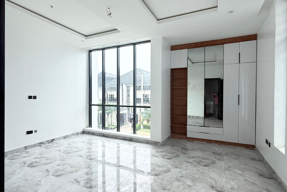 Gorgeous five bedroom detached duplex (osapa5bdd03)