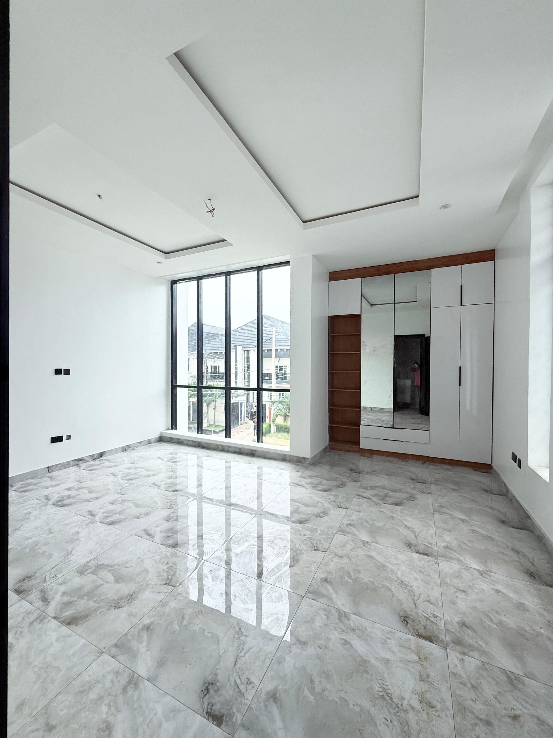 Gorgeous five bedroom detached duplex (osapa5bdd03)