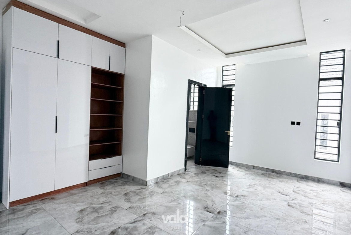 Gorgeous five bedroom detached duplex (osapa5bdd03)