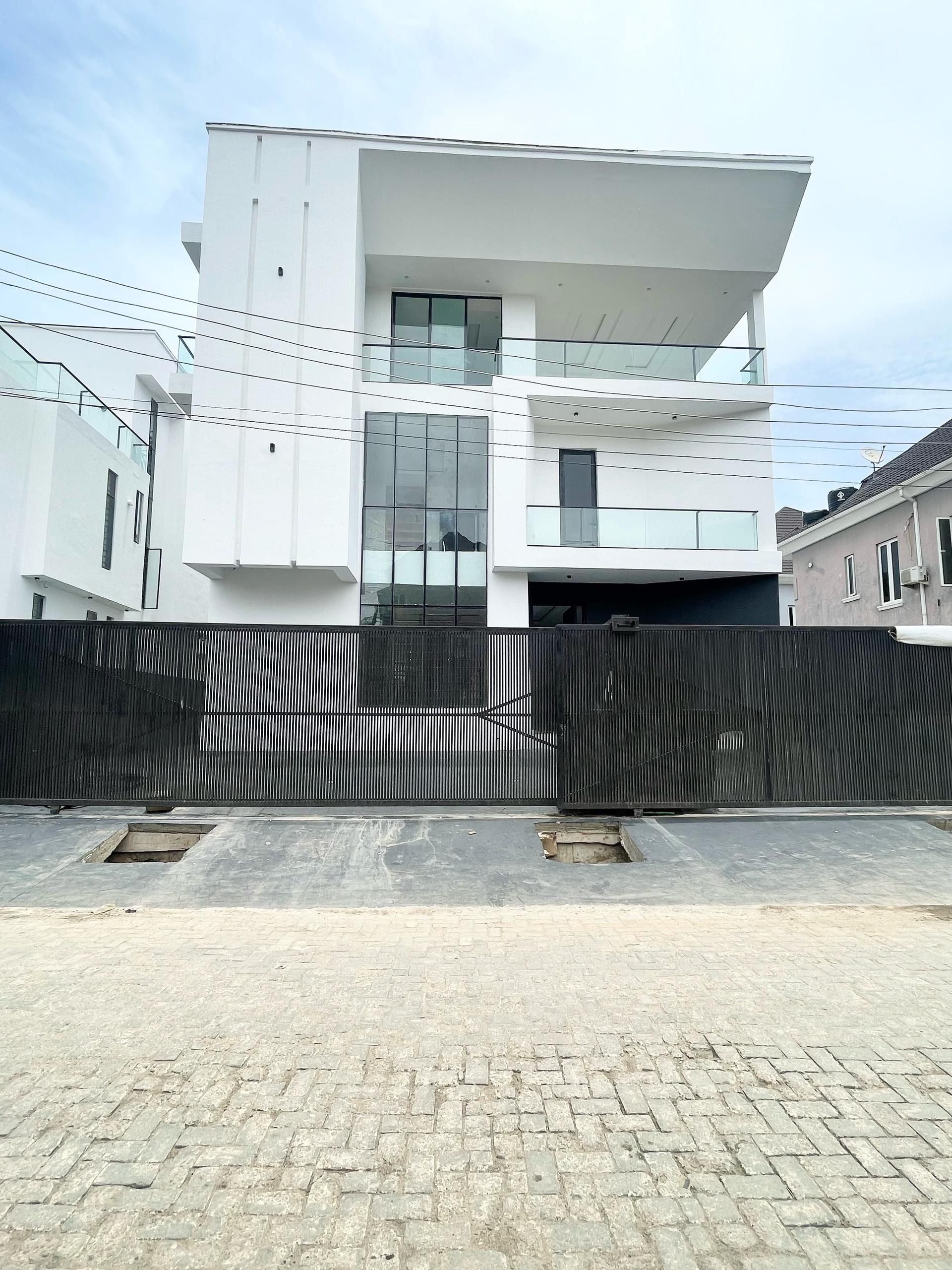 Gorgeous five bedroom detached duplex (osapa5bdd03)