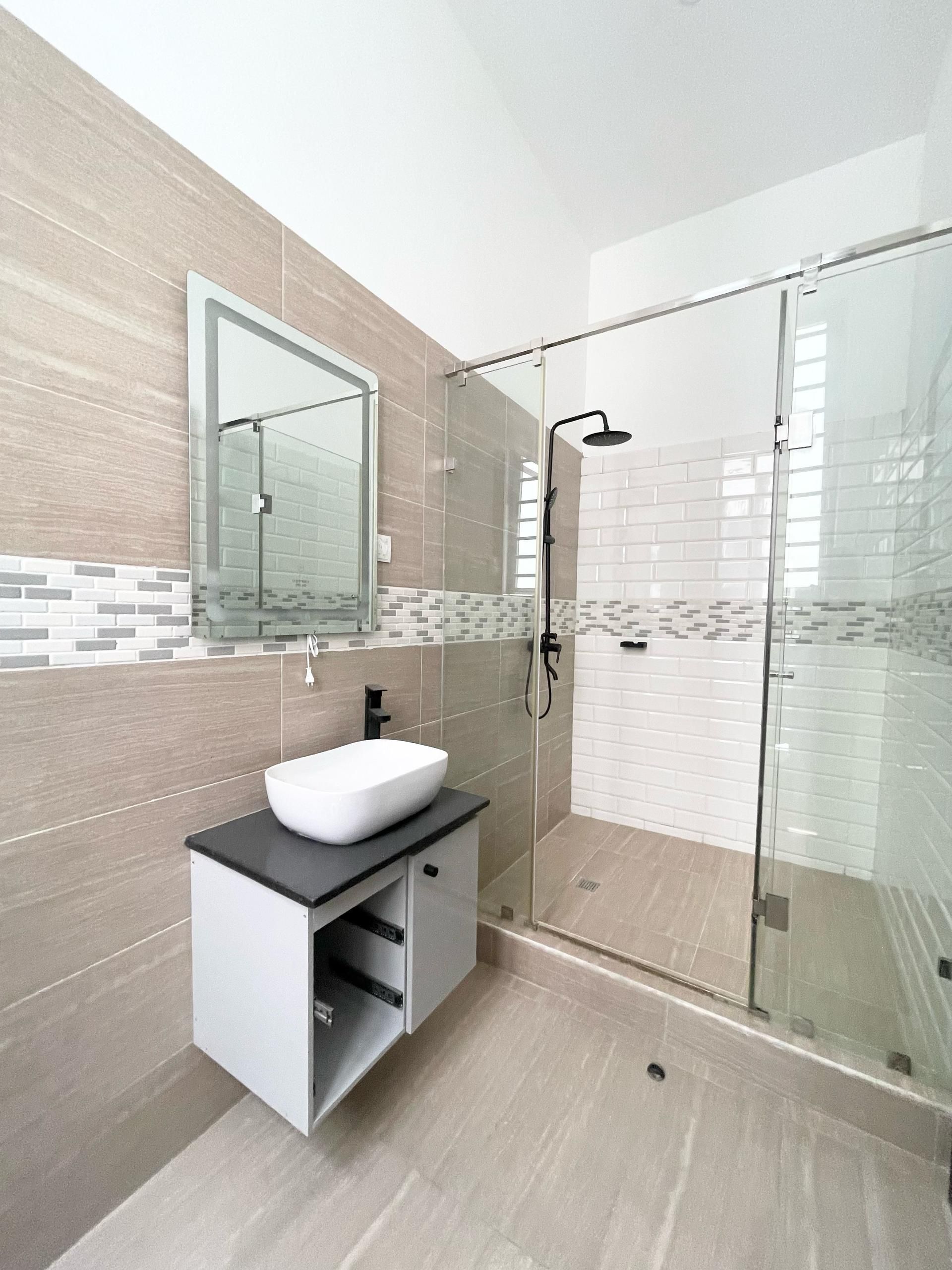 Luxury five bedroom detached duplex (osapa5bdd05)