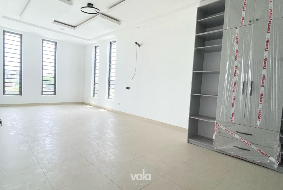 Luxury five bedroom detached duplex (osapa5bdd05)