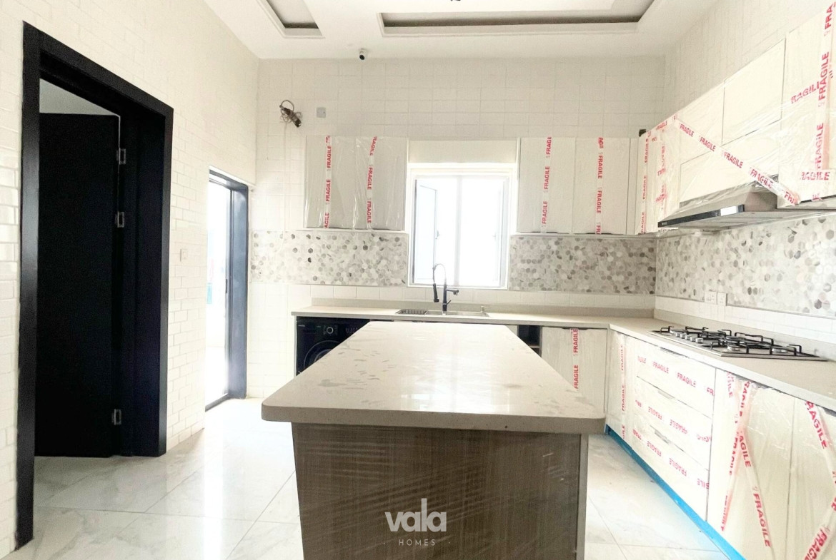 Luxury five bedroom detached duplex (osapa5bdd05)