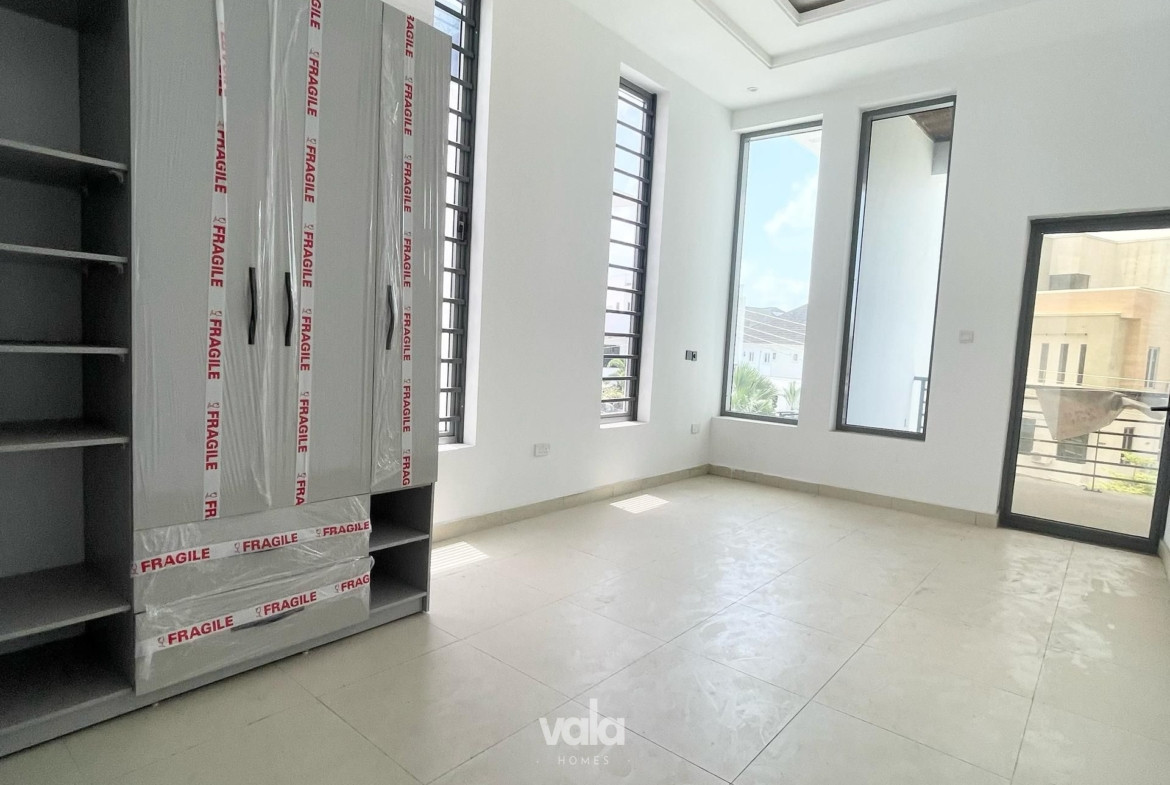 Luxury five bedroom detached duplex (osapa5bdd05)