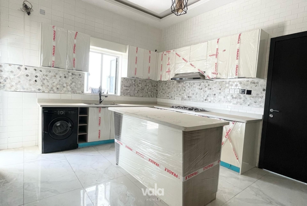 Luxury five bedroom detached duplex (osapa5bdd05)