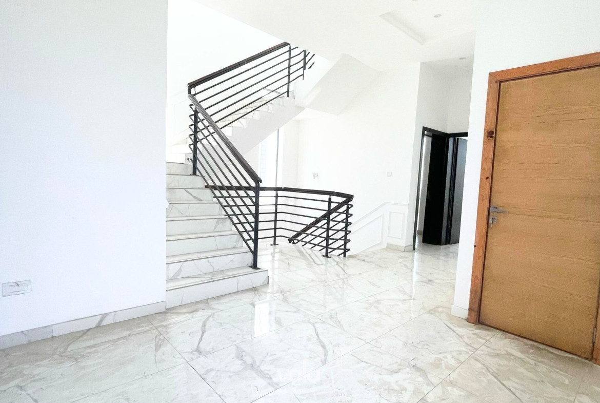 Luxury five bedroom detached duplex (osapa5bdd05)