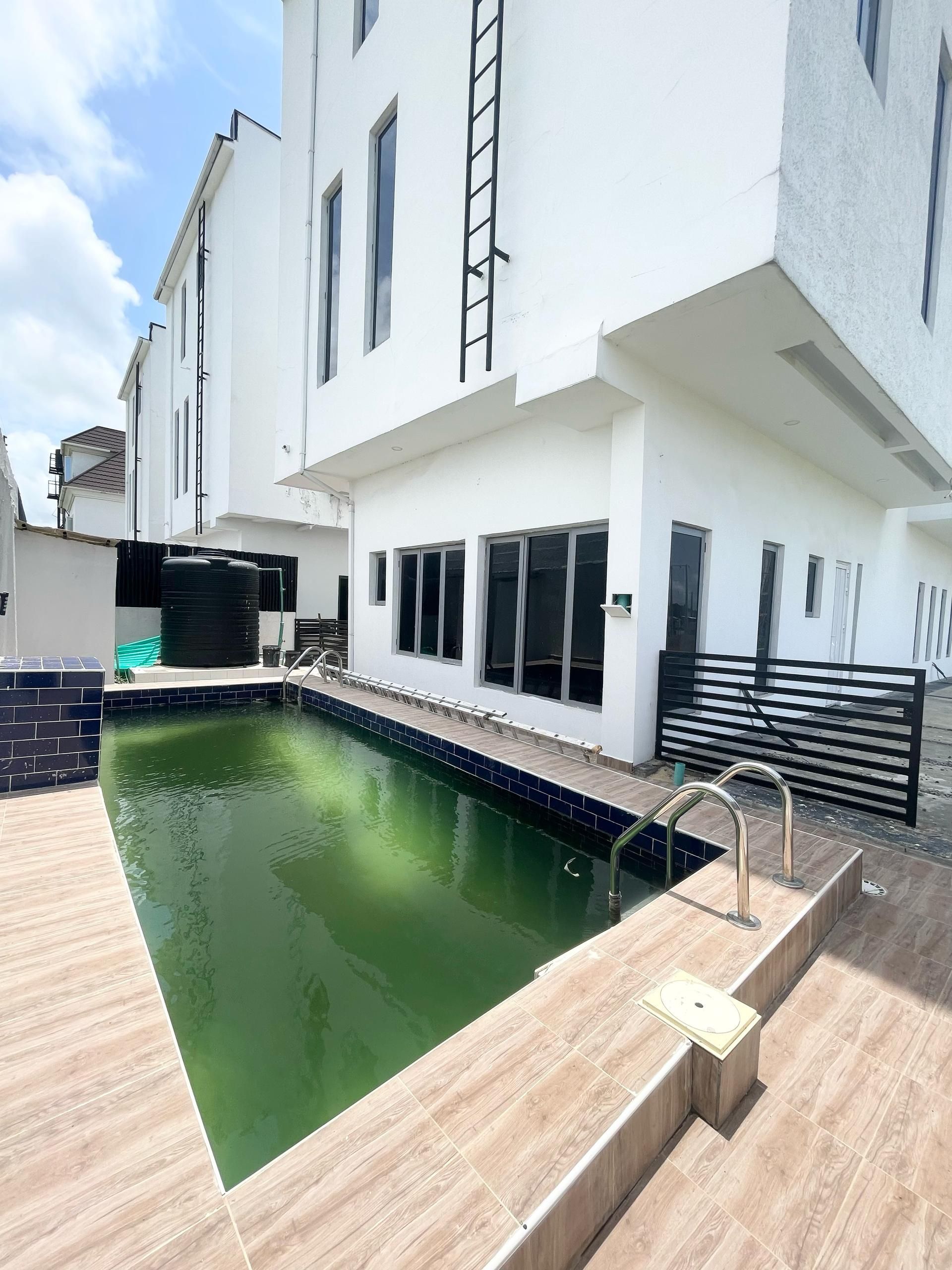 Luxury five bedroom detached duplex (osapa5bdd05)