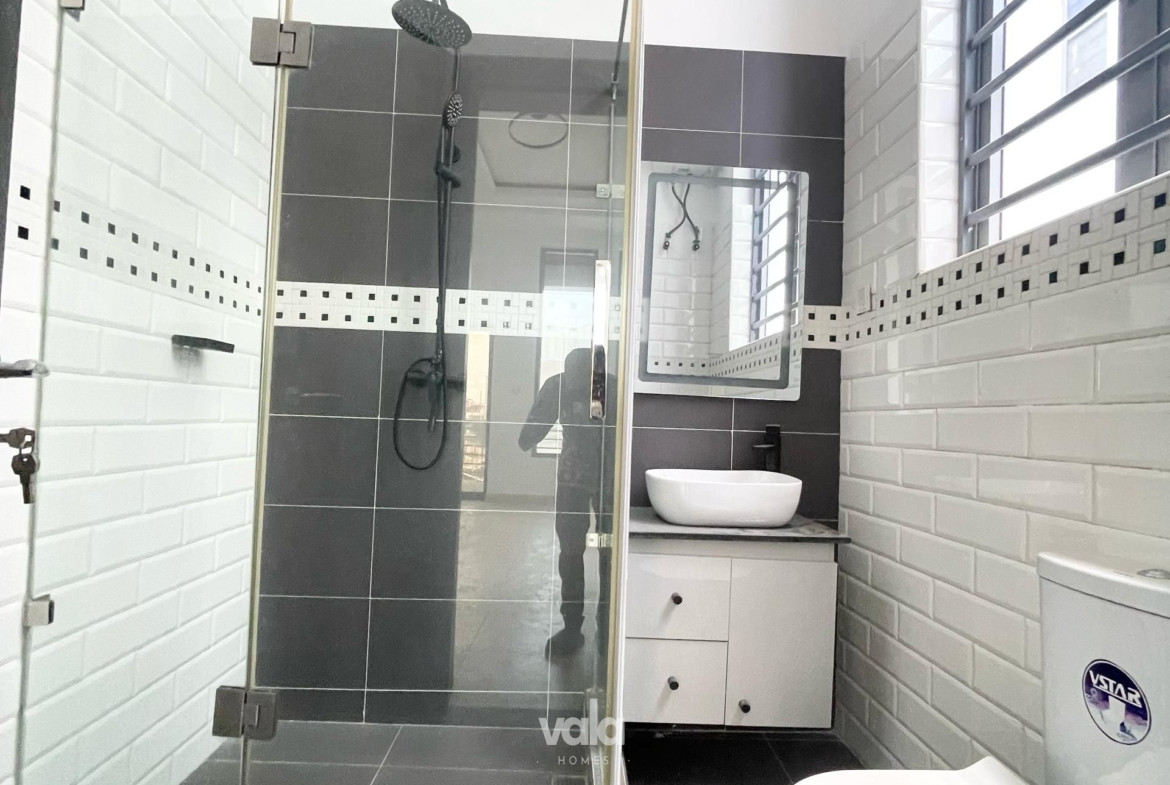 Luxury five bedroom detached duplex (osapa5bdd05)