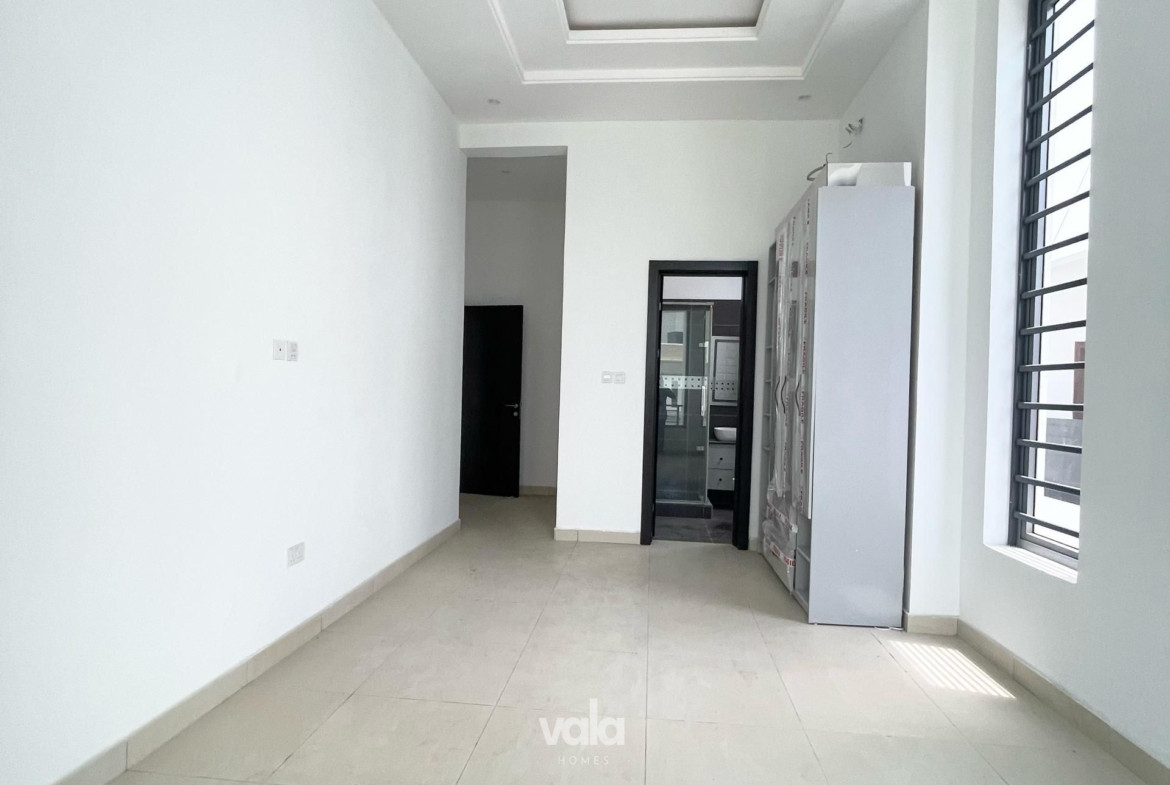Luxury five bedroom detached duplex (osapa5bdd05)