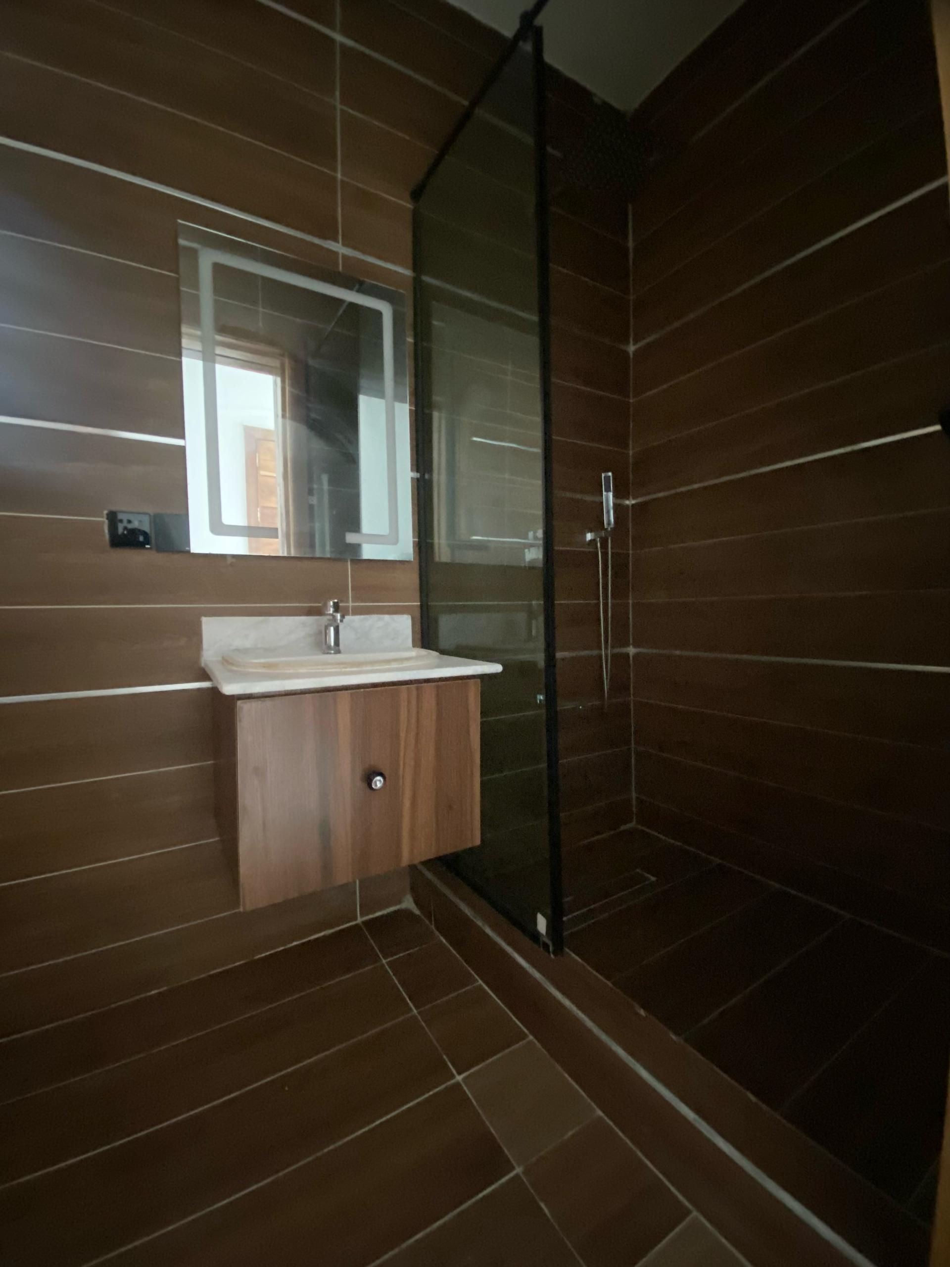 Well designed 5-bedroom fully detached duplex (osapa5bdd04)