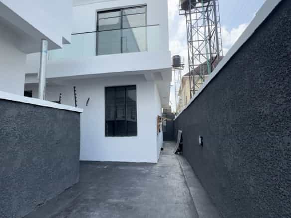 Four bedroom semi detached duplex (agungi4bsd02)