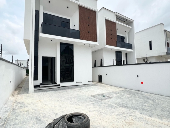 Luxury five bedroom detached duplex (ajah5bdd07)