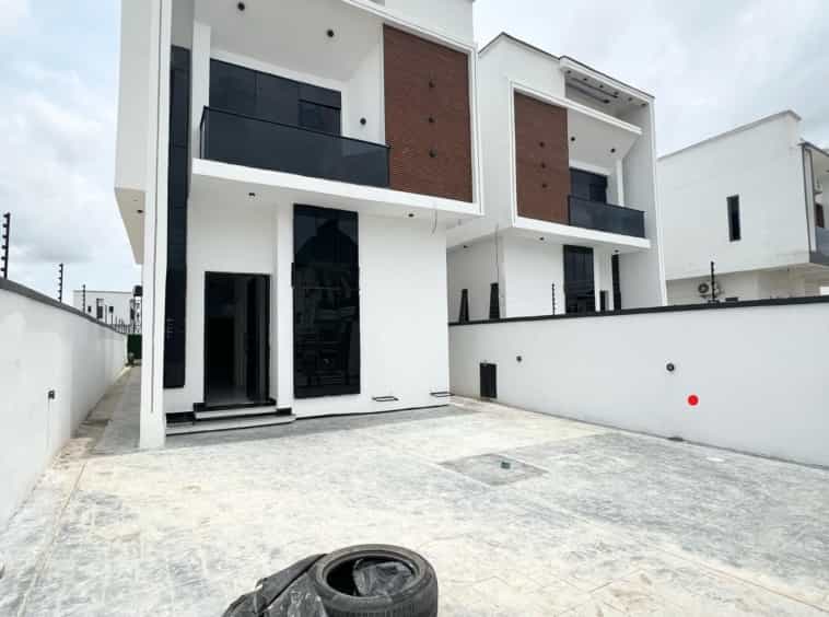 Luxury five bedroom detached duplex (ajah5bdd07)