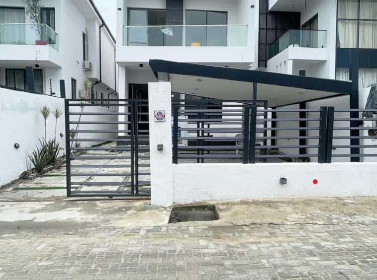 Luxury five bedroom detached duplex (ajah5bdd08)