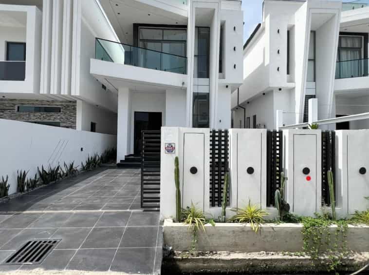 Luxury five bedroom detached duplex (ajah5bdd10)