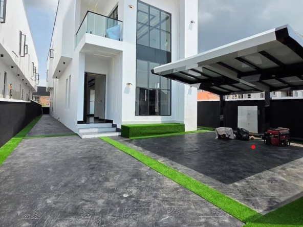 Luxury five bedroom detached duplex (ajah5bdd11)
