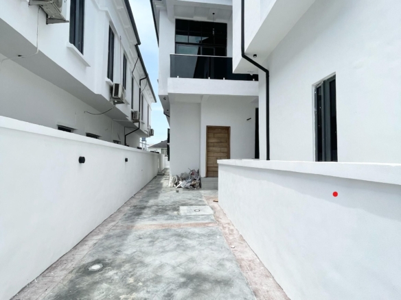 Newly built four bedroom semi-detached duplex (osapa4bsd01)