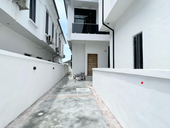 Newly built four bedroom semi-detached duplex (osapa4bsd01)