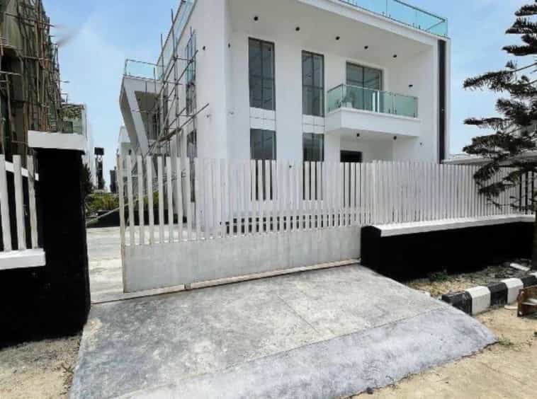 Luxury five bedroom detached duplex (osapa5bdd06)