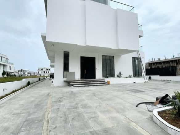 Luxury six bedroom detached duplex (ikatecowriecreek01)