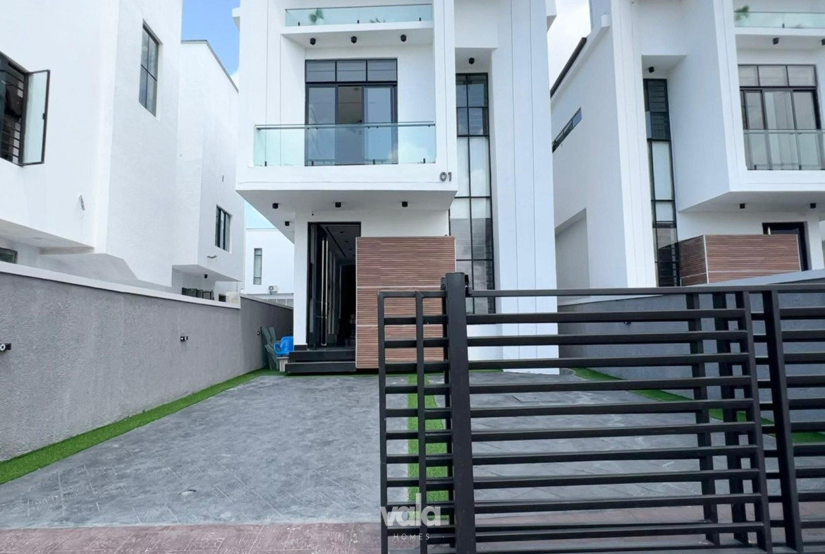 Contemporary five bedroom detached duplex (CHEVRN5BDD06)