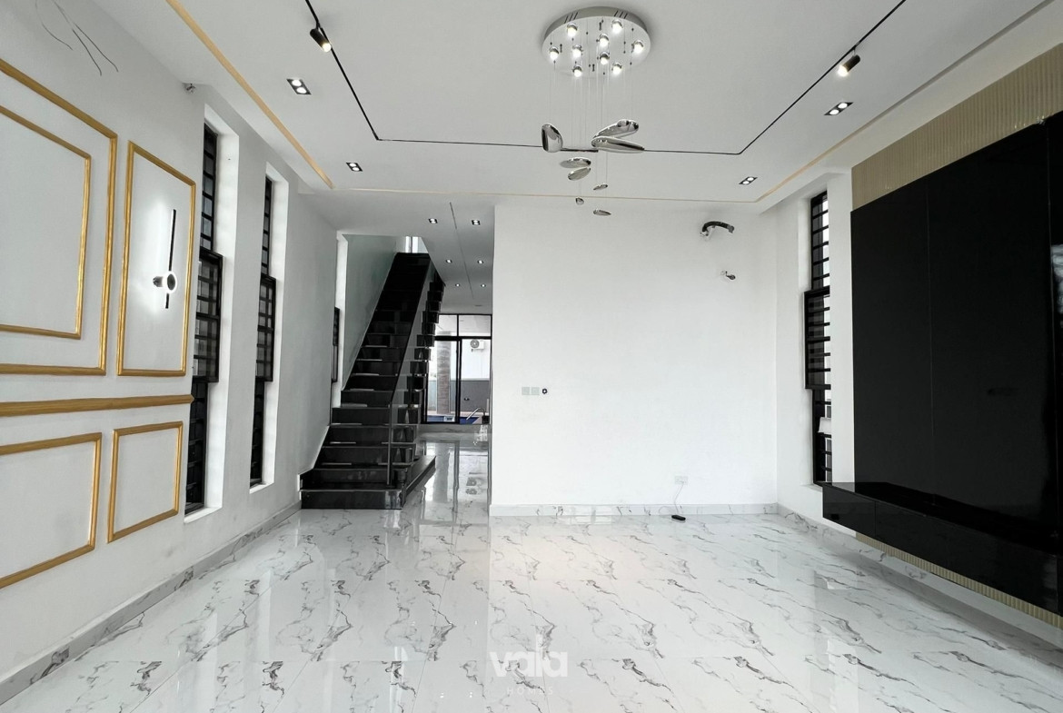 Contemporary five bedroom detached duplex (CHEVRN5BDD06)