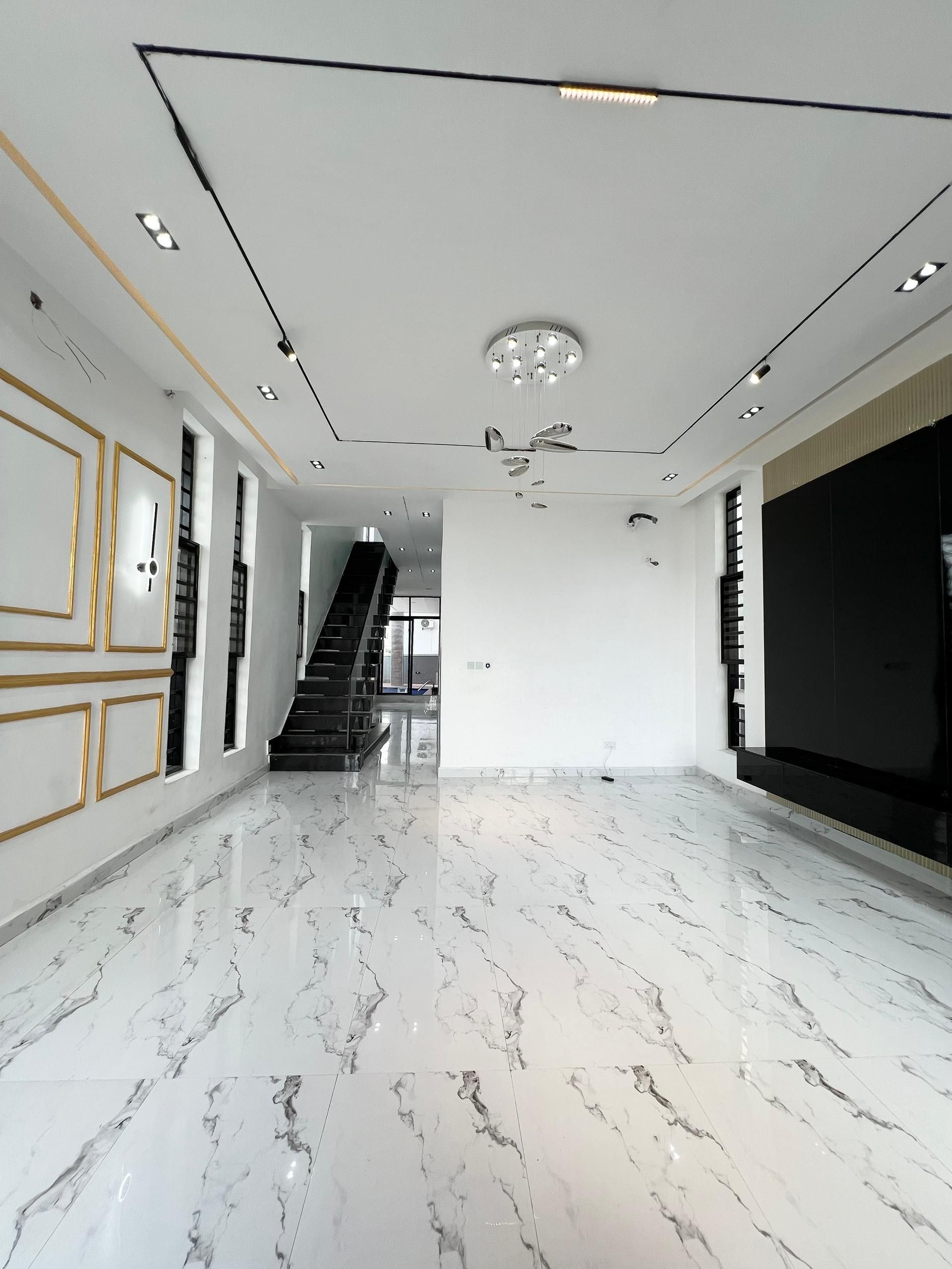 Contemporary five bedroom detached duplex (CHEVRN5BDD06)