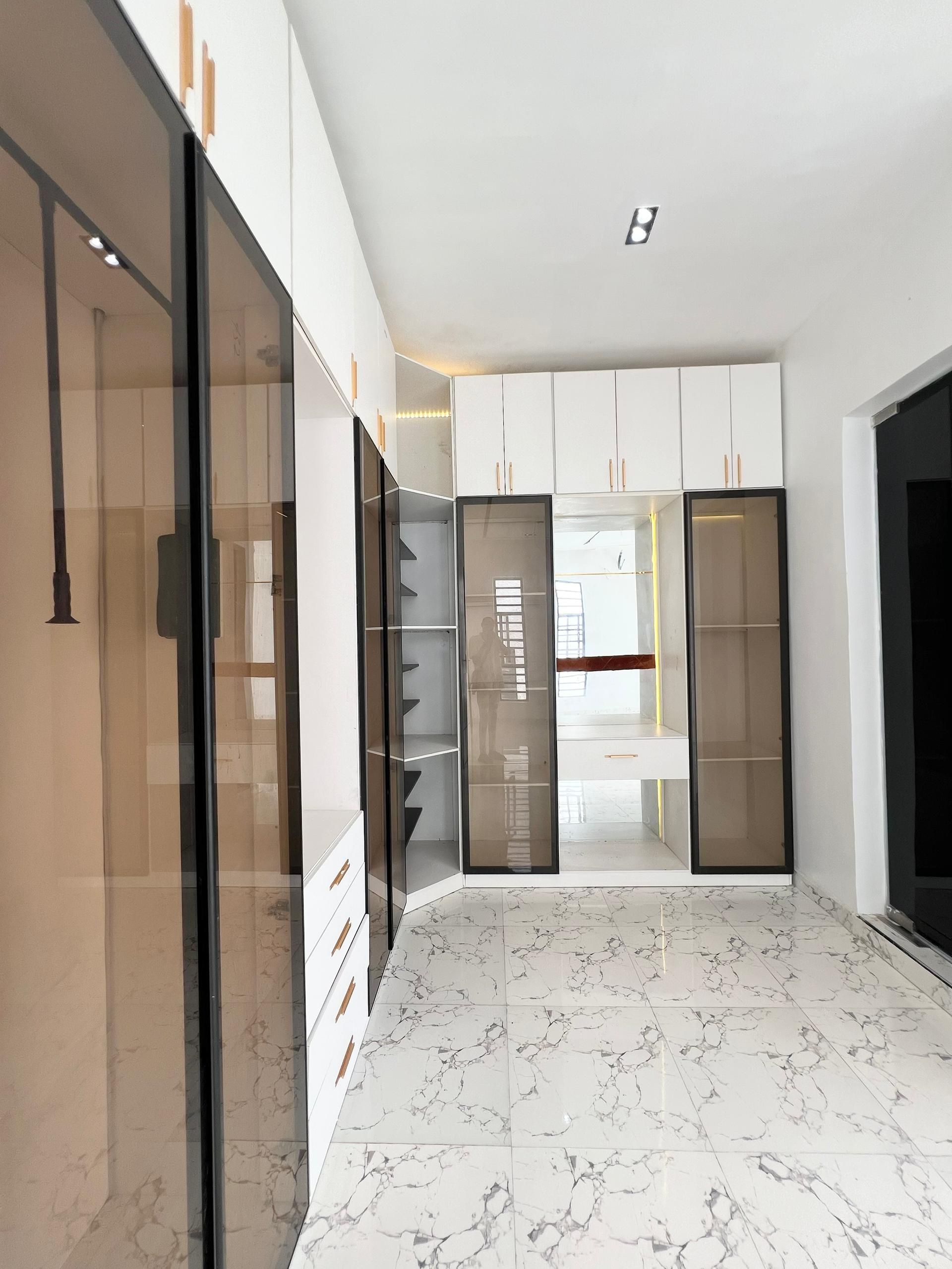 Contemporary five bedroom detached duplex (CHEVRN5BDD06)