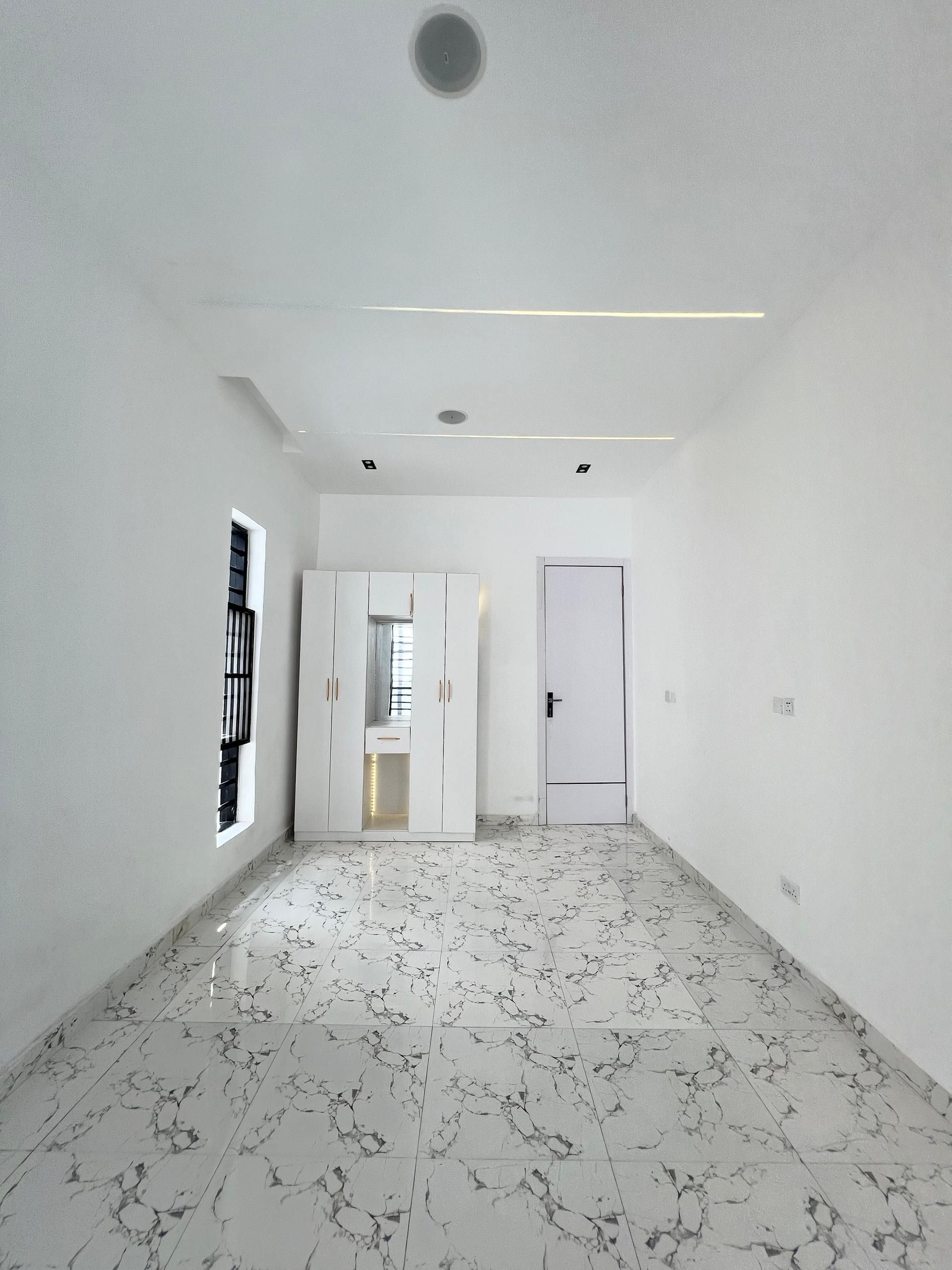 Contemporary five bedroom detached duplex (CHEVRN5BDD06)