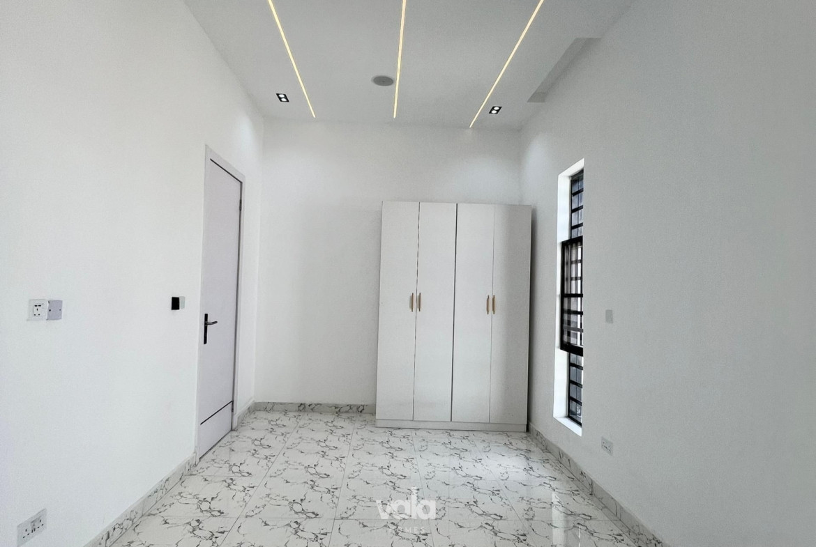 Contemporary five bedroom detached duplex (CHEVRN5BDD06)