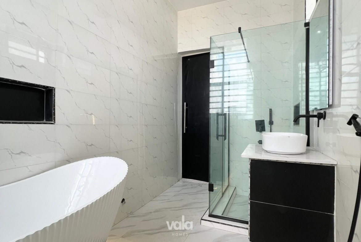 Contemporary five bedroom detached duplex (CHEVRN5BDD06)
