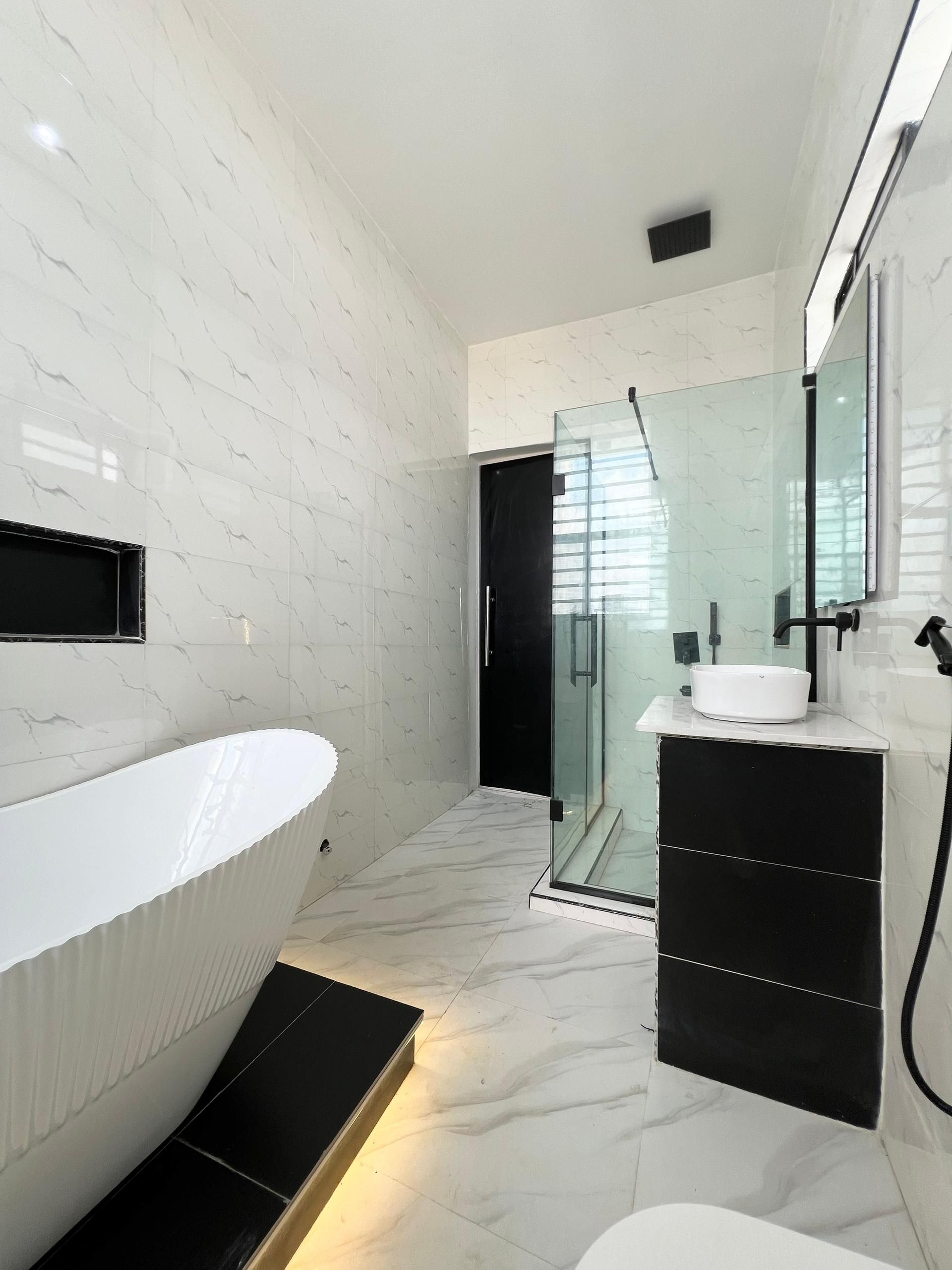 Contemporary five bedroom detached duplex (CHEVRN5BDD06)