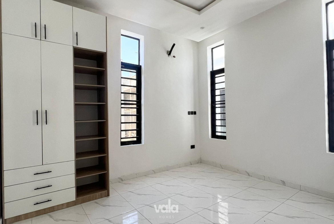Contemporary five bedroom detached duplex (ORCHID5BDD07)