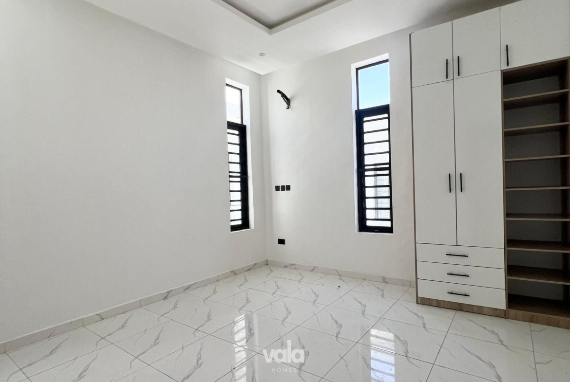 Contemporary five bedroom detached duplex (ORCHID5BDD07)