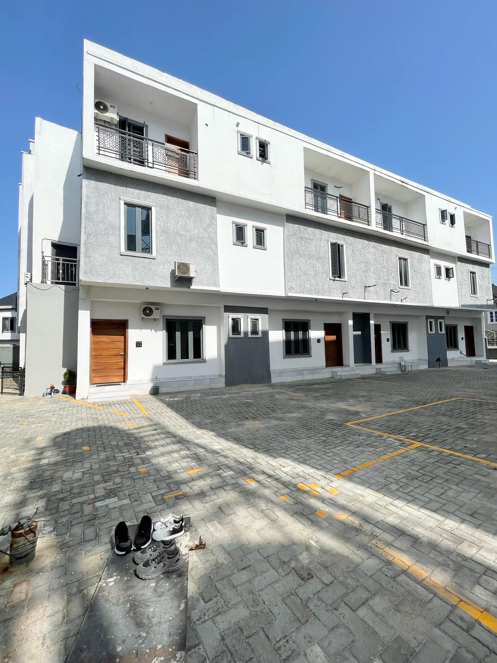 Four bedroom terrace duplex (OLOGOLO4TD02)