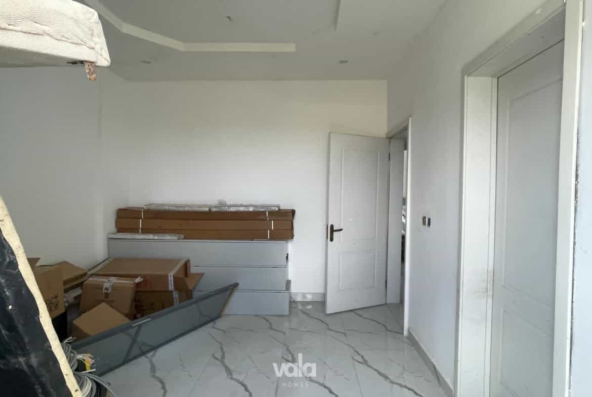 Furnished three bedroom apartment (CHEVRN3B01)