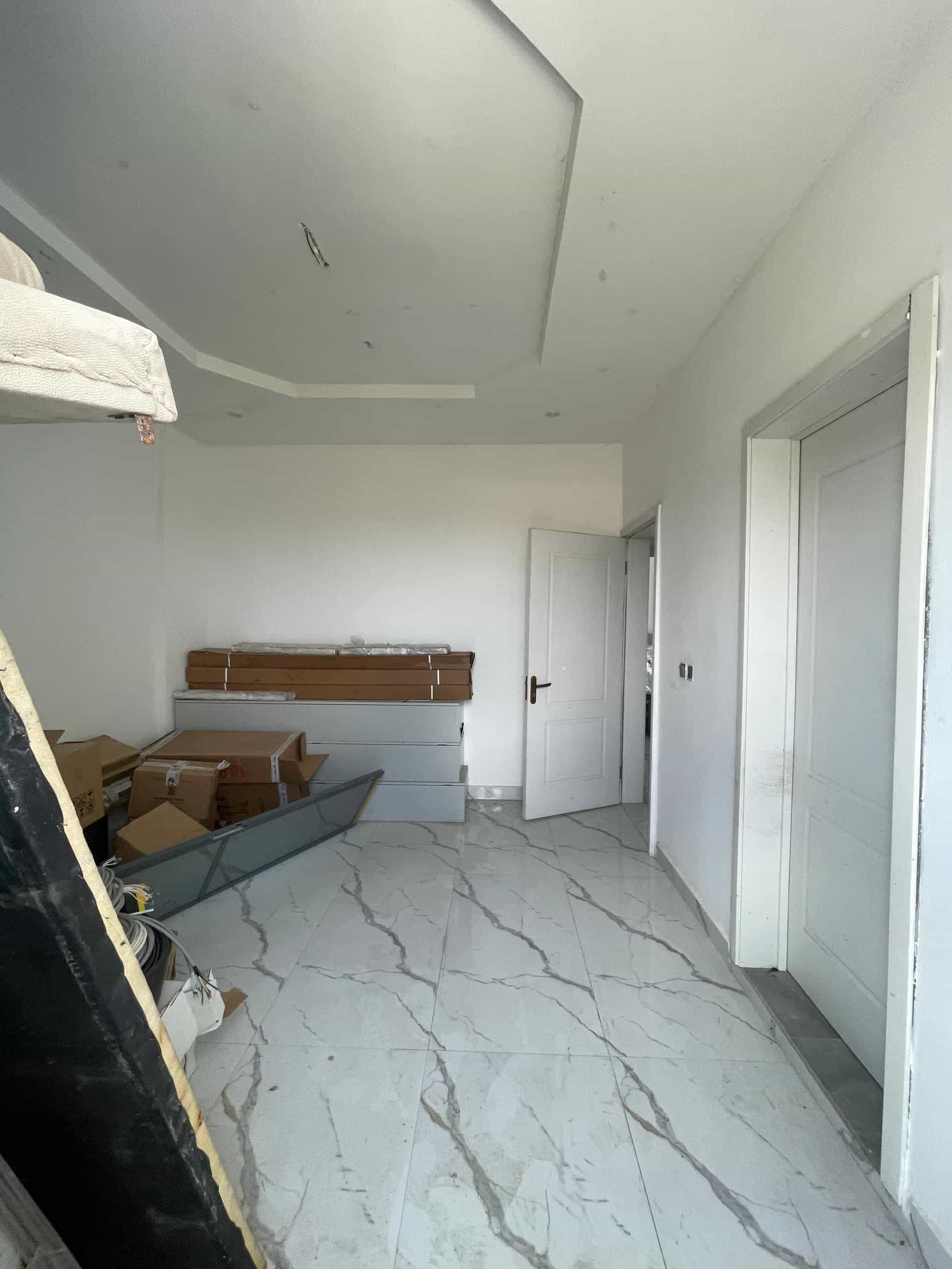 Furnished three bedroom apartment (CHEVRN3B01)