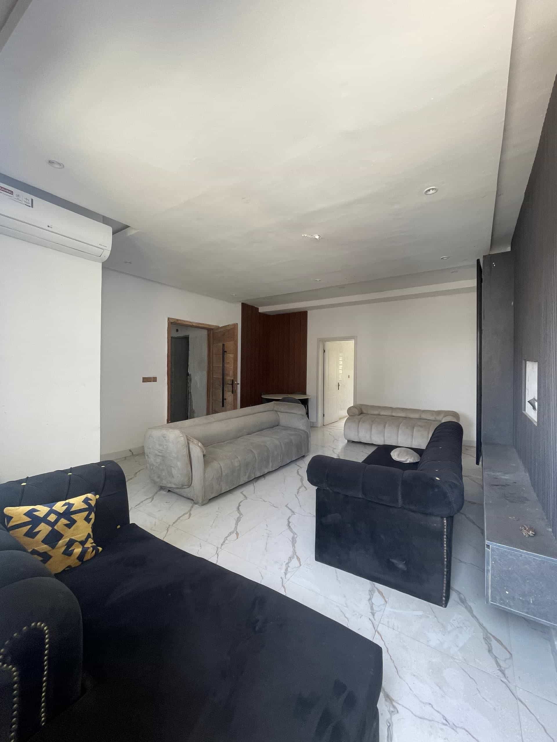 Furnished three bedroom apartment (CHEVRN3B01)