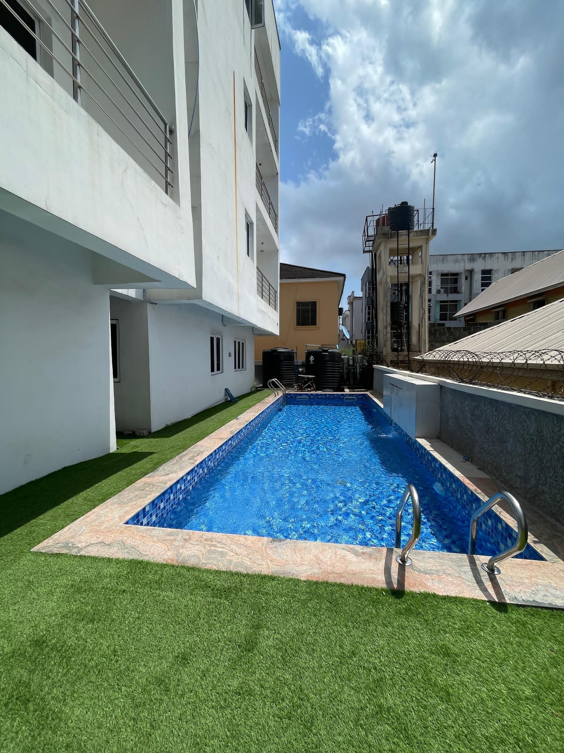 Luxury three bedroom apartment (CHEVRN3B02)